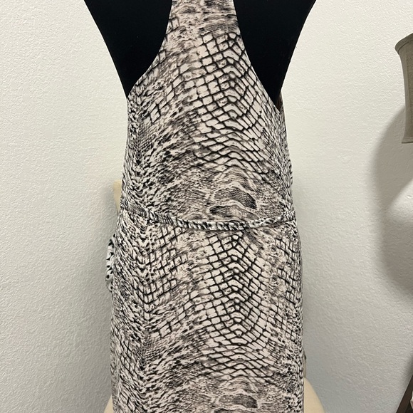 Philo Dress - Picture 4 of 8